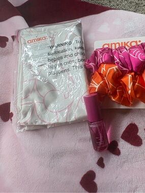 NWT Amika bundle